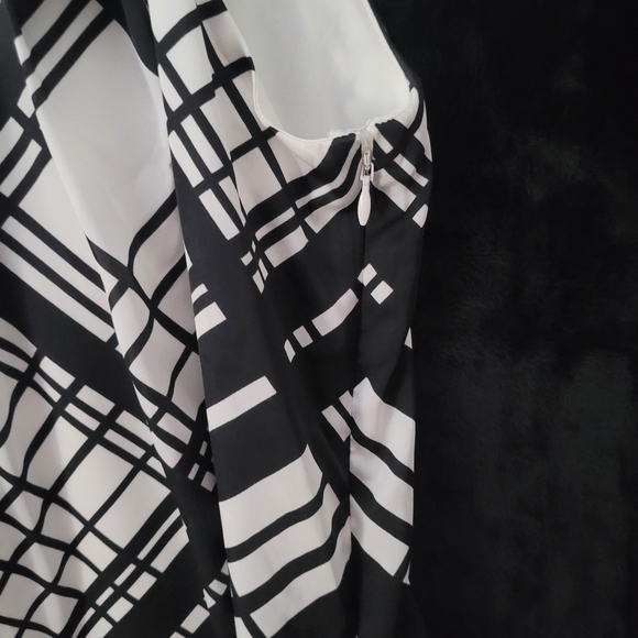 WHBM black white geometric blouse NWT - Picture 7 of 10